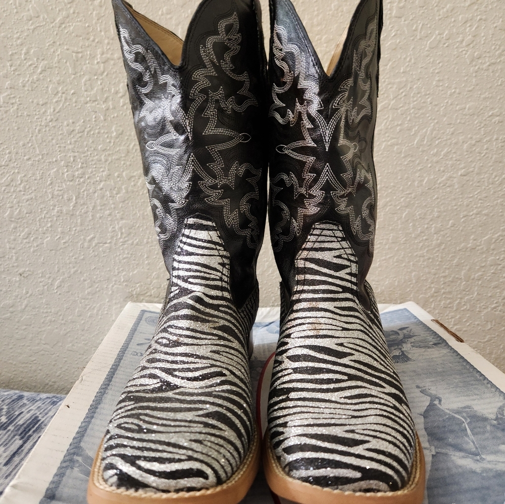 **BRAND NEW** WOMENS ZEBRA ROPER BOOTS SIZE 10.5